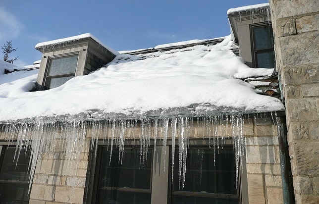 Cincinnati Roofers Deal With Ice Dam Formation on Roofs